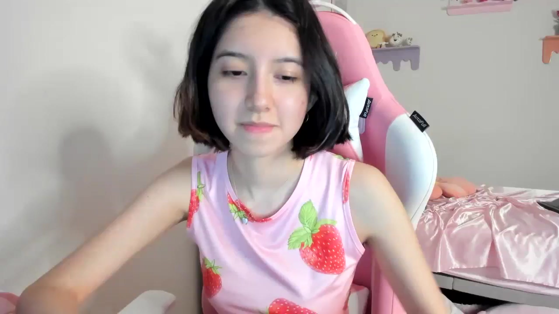 Gallery image thumbnail from Cherrycute666's myfreecams stream on, 08/18/2023, 06:45 image 6 of 20