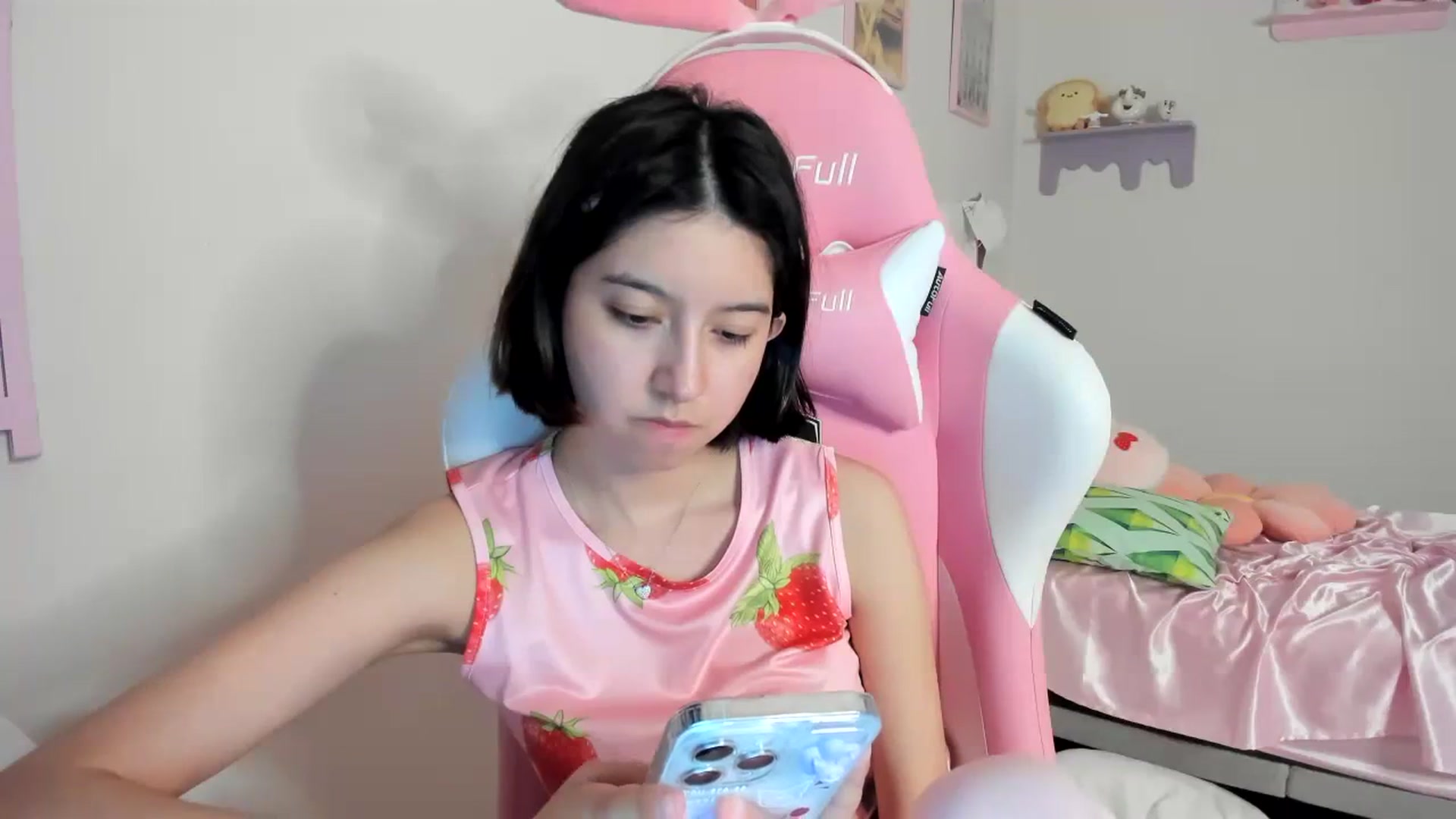 Gallery image thumbnail from Cherrycute666's myfreecams stream on, 08/18/2023, 06:45 image 18 of 20