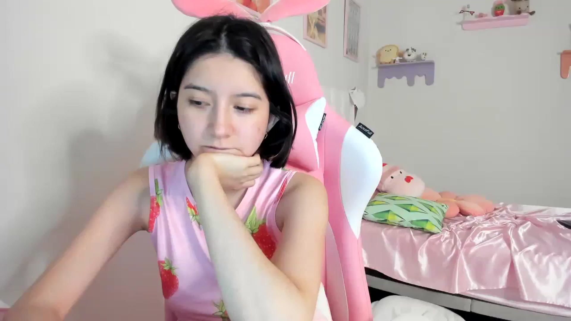 Gallery image thumbnail from Cherrycute666's myfreecams stream on, 08/18/2023, 06:45 image 11 of 20