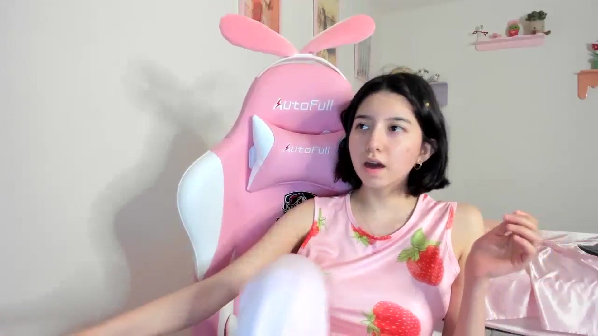 Gallery image thumbnail from Cherrycute666's myfreecams stream on, 08/18/2023, 06:45 image 8 of 20