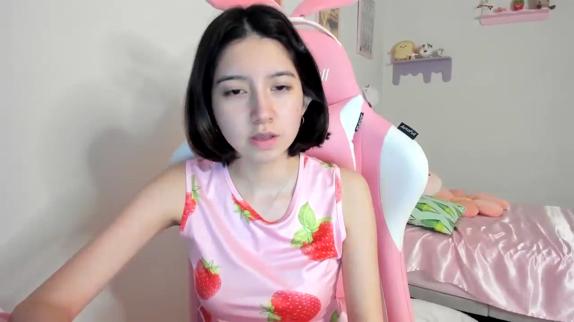 Gallery image thumbnail from Cherrycute666's myfreecams stream on, 08/18/2023, 06:45 image 2 of 20