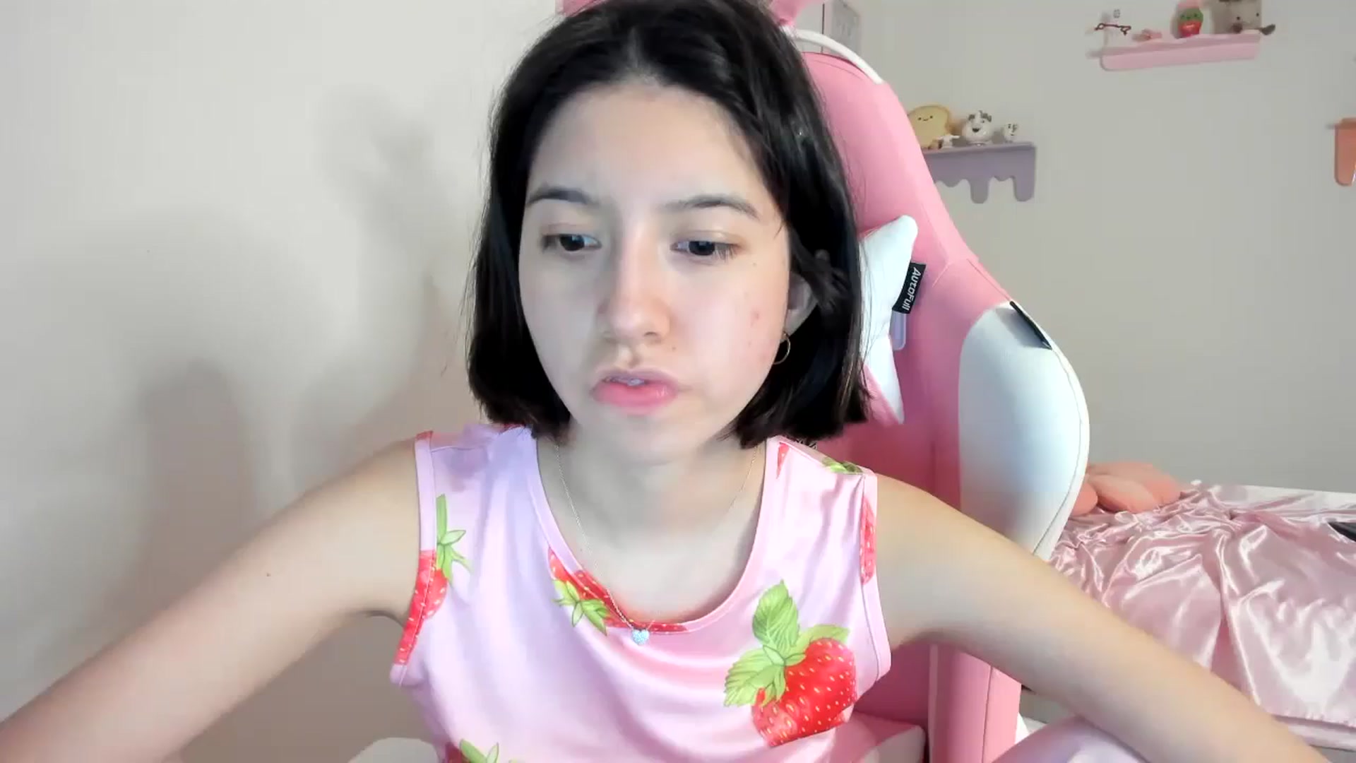 Gallery image thumbnail from Cherrycute666's myfreecams stream on, 08/18/2023, 06:45 image 15 of 20