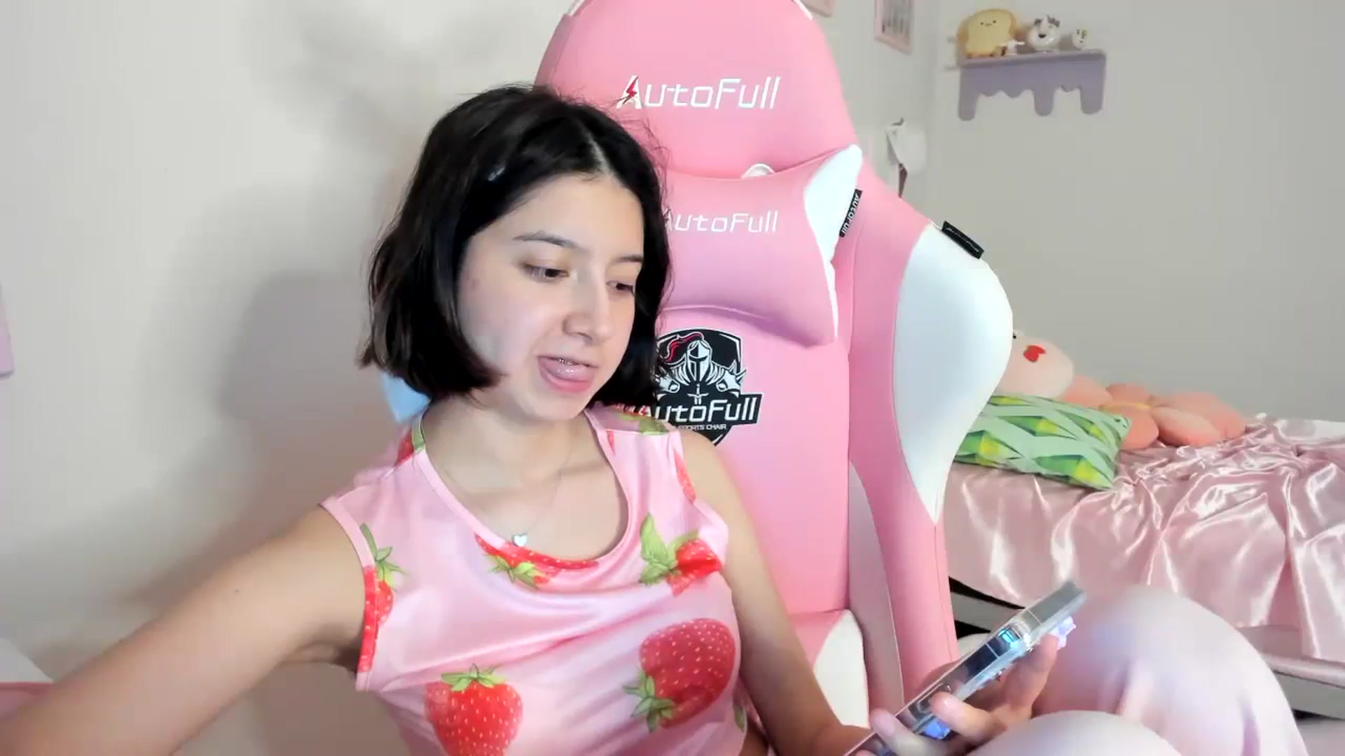 Gallery image thumbnail from Cherrycute666's myfreecams stream on, 08/18/2023, 06:45 image 17 of 20