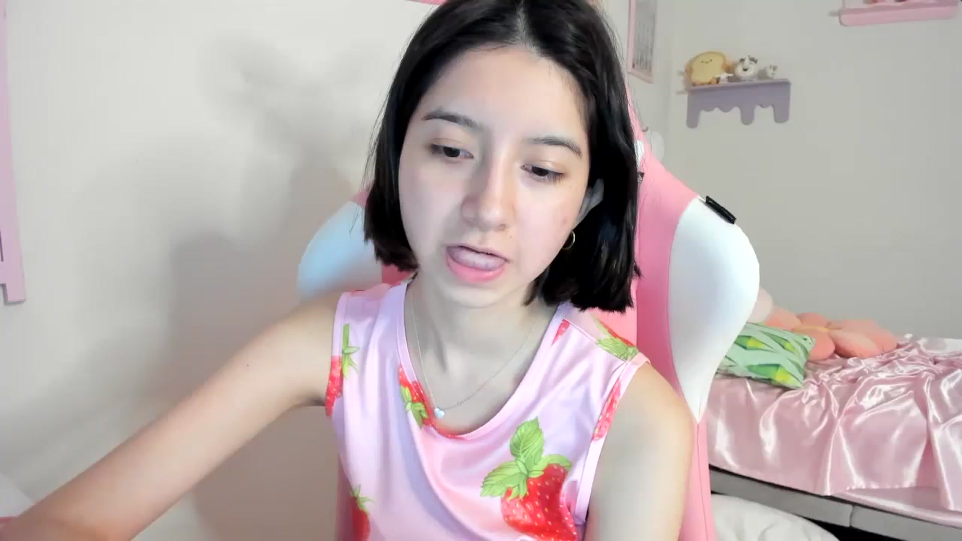 Gallery image thumbnail from Cherrycute666's myfreecams stream on, 08/18/2023, 06:45 image 19 of 20