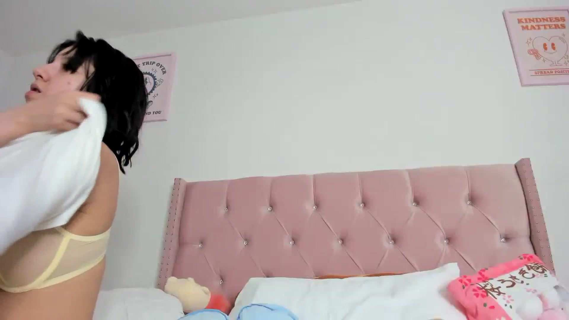 Gallery image thumbnail from Cherrycute666's myfreecams stream on, 08/18/2023, 07:44 image 17 of 20