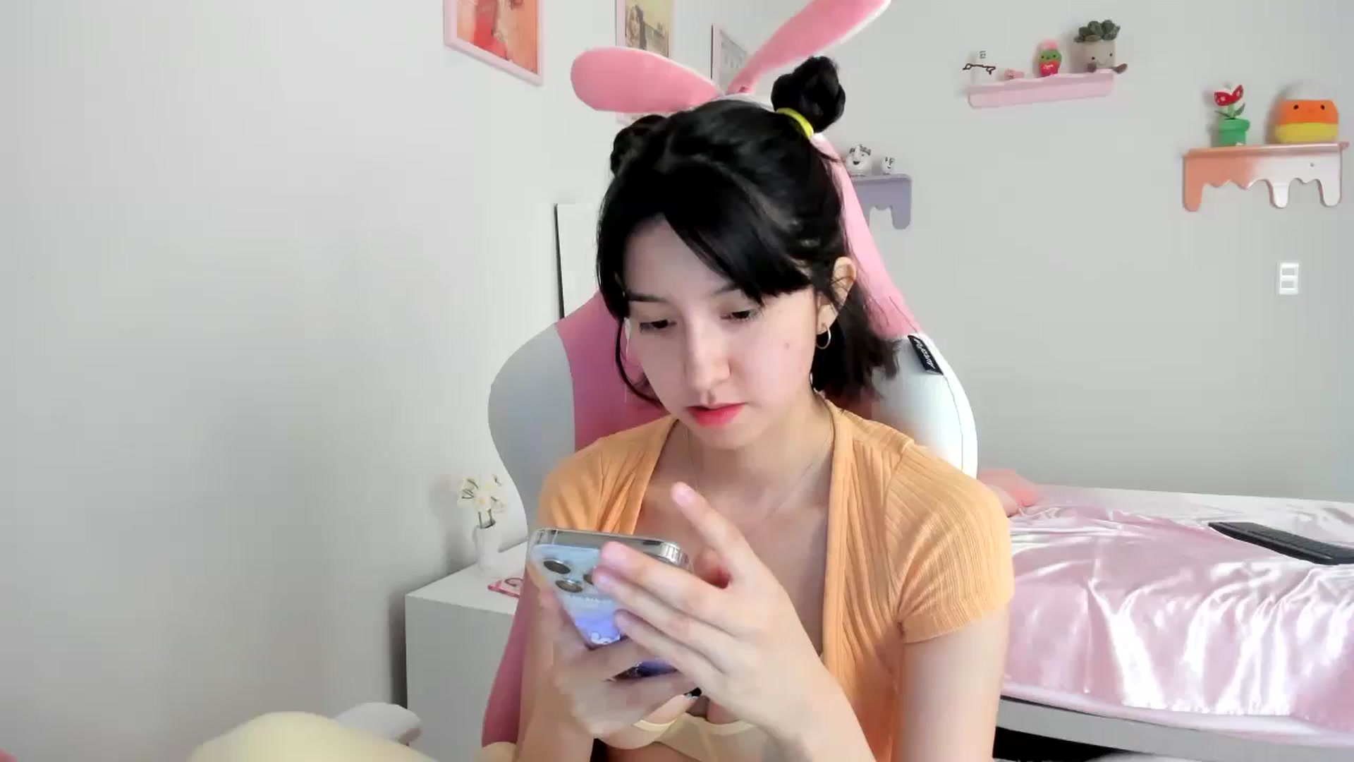 Gallery image thumbnail from Cherrycute666's myfreecams stream on, 08/19/2023, 24:07 image 6 of 20