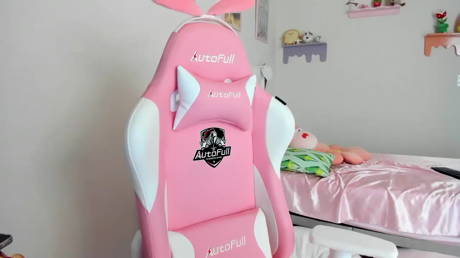 Gallery image thumbnail from Cherrycute666's myfreecams stream on, 08/19/2023, 24:07 image 5 of 20