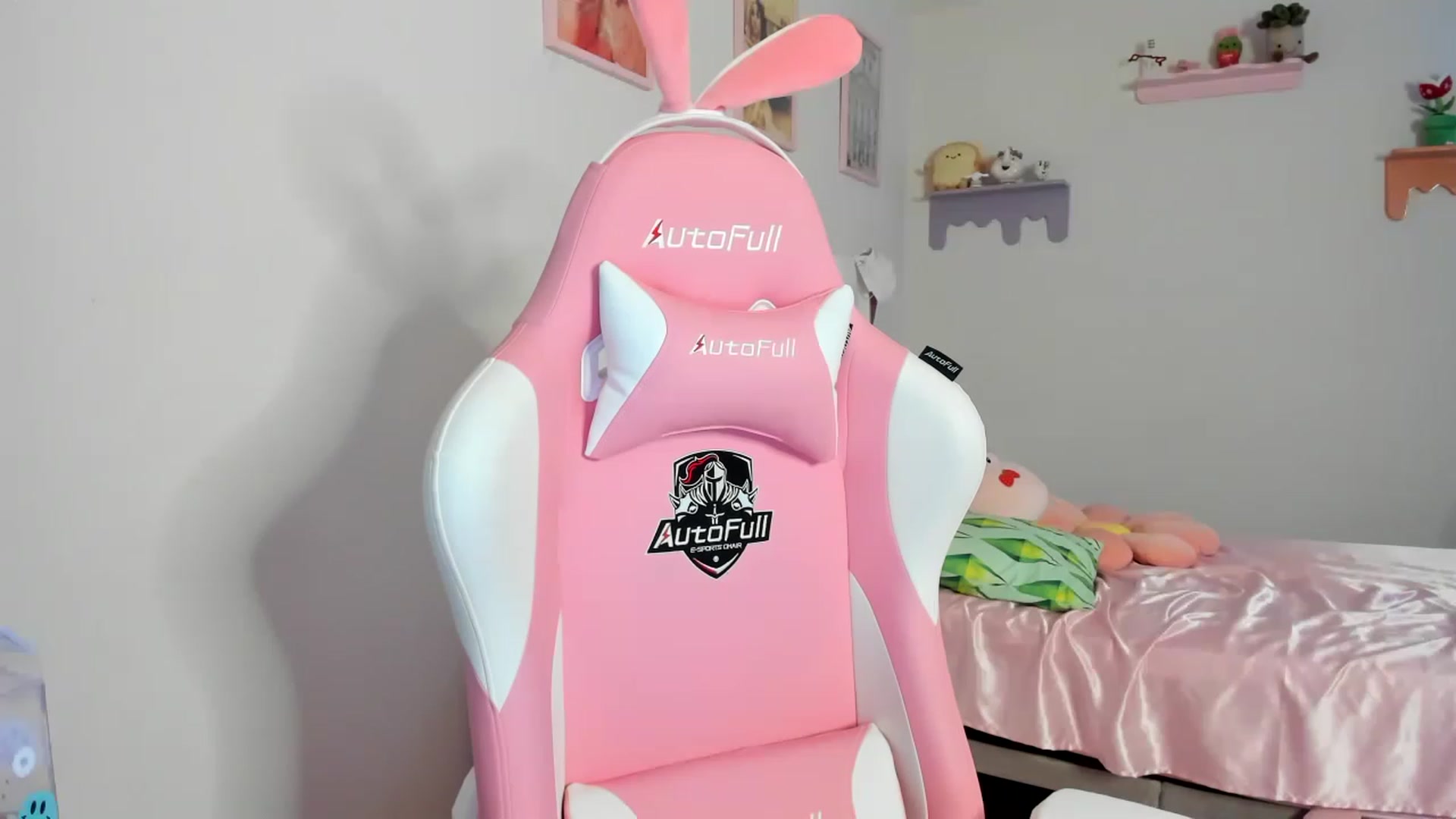 Gallery image thumbnail from Cherrycute666's myfreecams stream on, 08/19/2023, 02:00 image 17 of 20