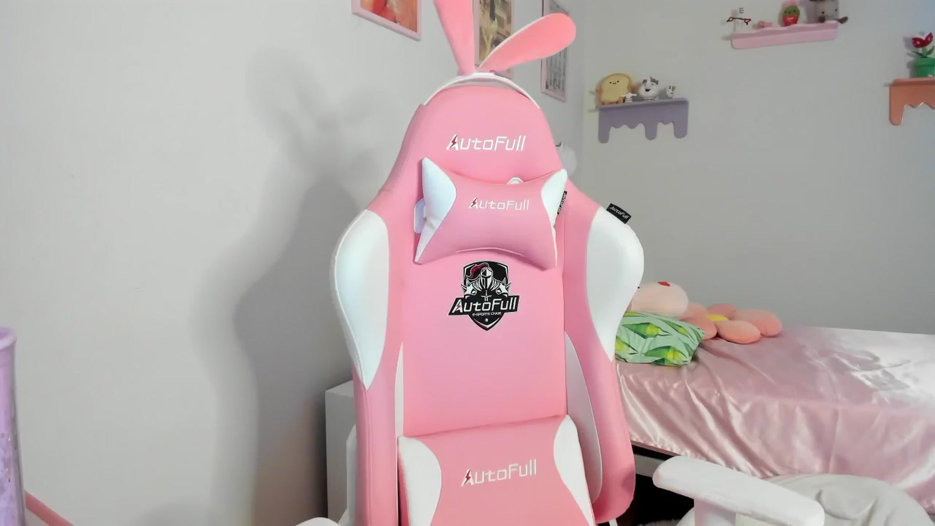 Gallery image thumbnail from Cherrycute666's myfreecams stream on, 08/19/2023, 07:03 image 8 of 20