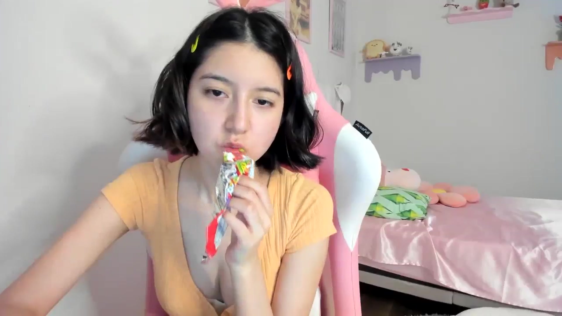 Gallery image thumbnail from Cherrycute666's myfreecams stream on, 08/19/2023, 09:25 image 10 of 20