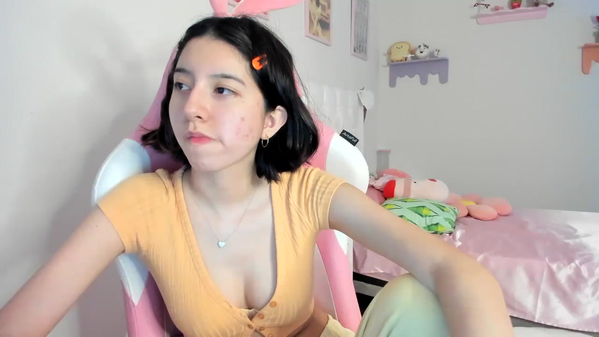 Gallery image thumbnail from Cherrycute666's myfreecams stream on, 08/19/2023, 09:25 image 12 of 20