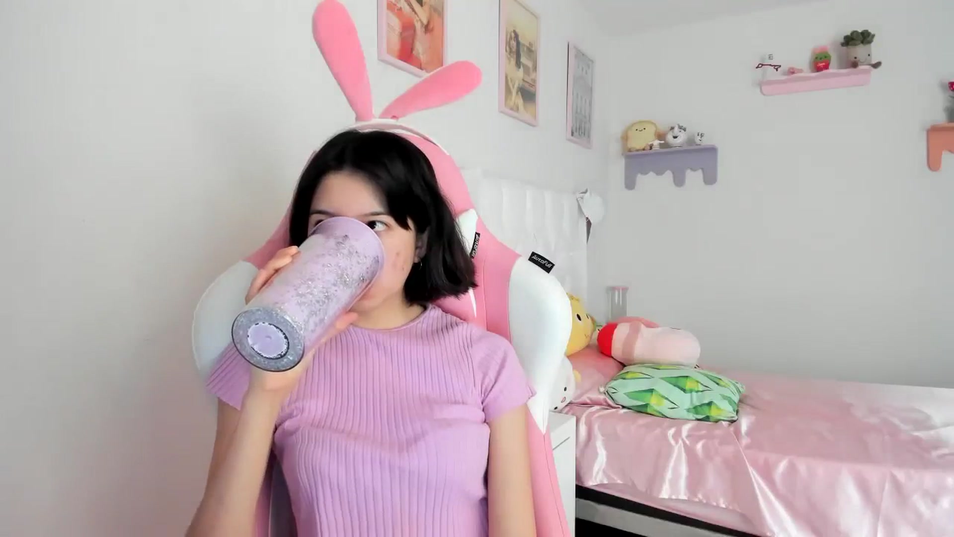 Gallery image thumbnail from Cherrycute666's myfreecams stream on, 08/19/2023, 21:16 image 4 of 20