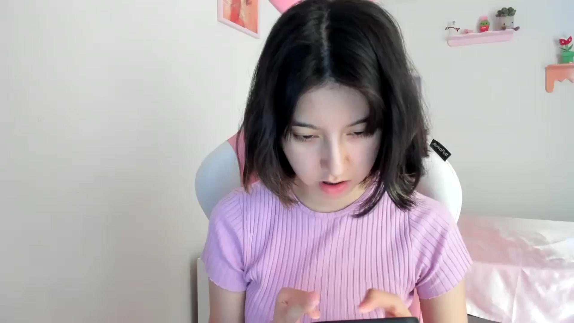 Gallery image thumbnail from Cherrycute666's myfreecams stream on, 08/19/2023, 22:02 image 18 of 20