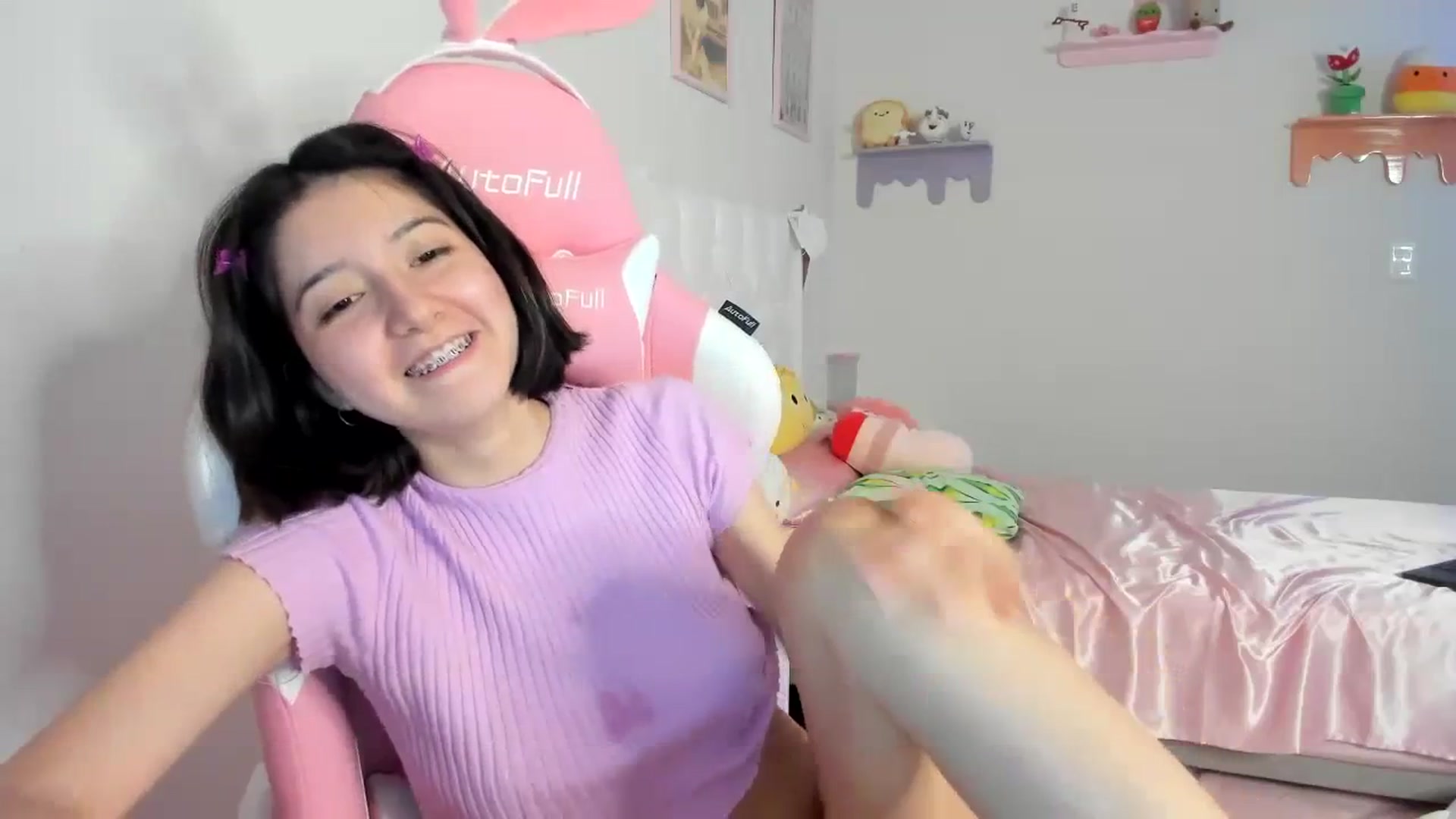 Gallery image thumbnail from Cherrycute666's myfreecams stream on, 08/20/2023, 04:14 image 16 of 20