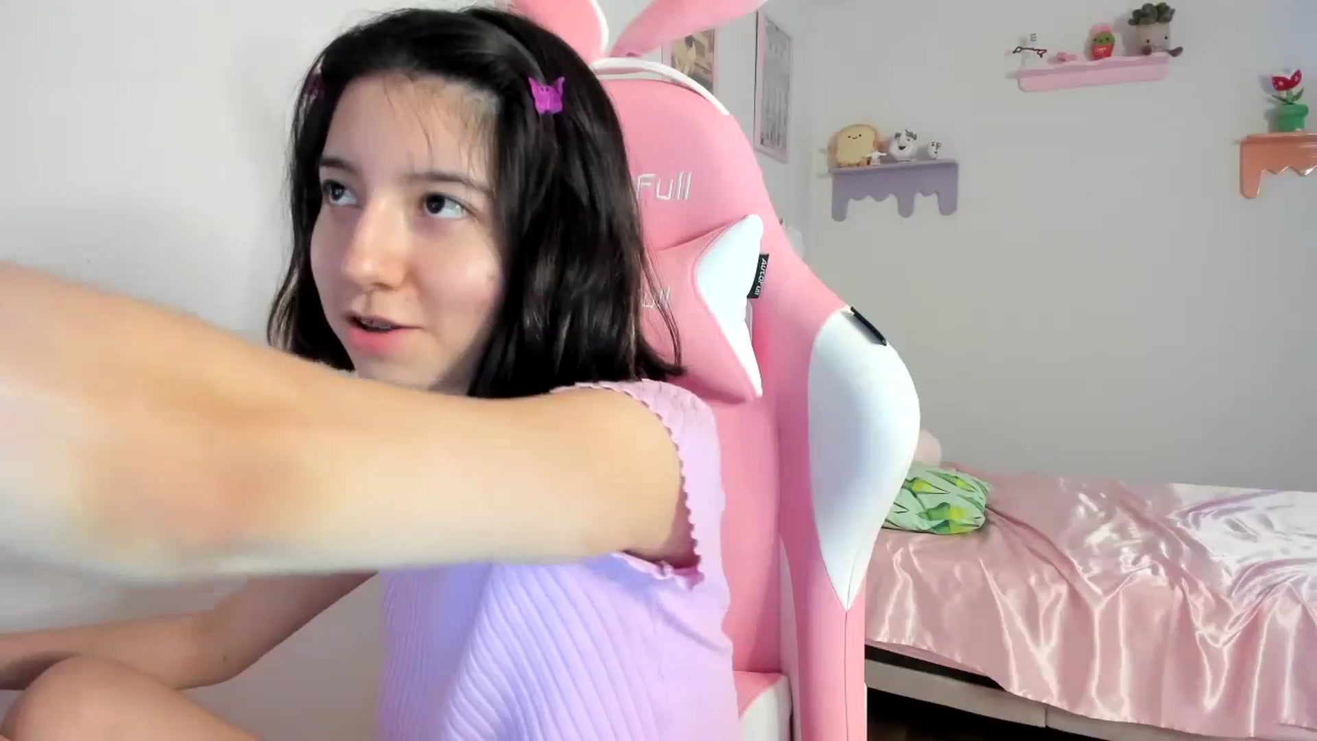 Gallery image thumbnail from Cherrycute666's myfreecams stream on, 08/20/2023, 06:03 image 7 of 20