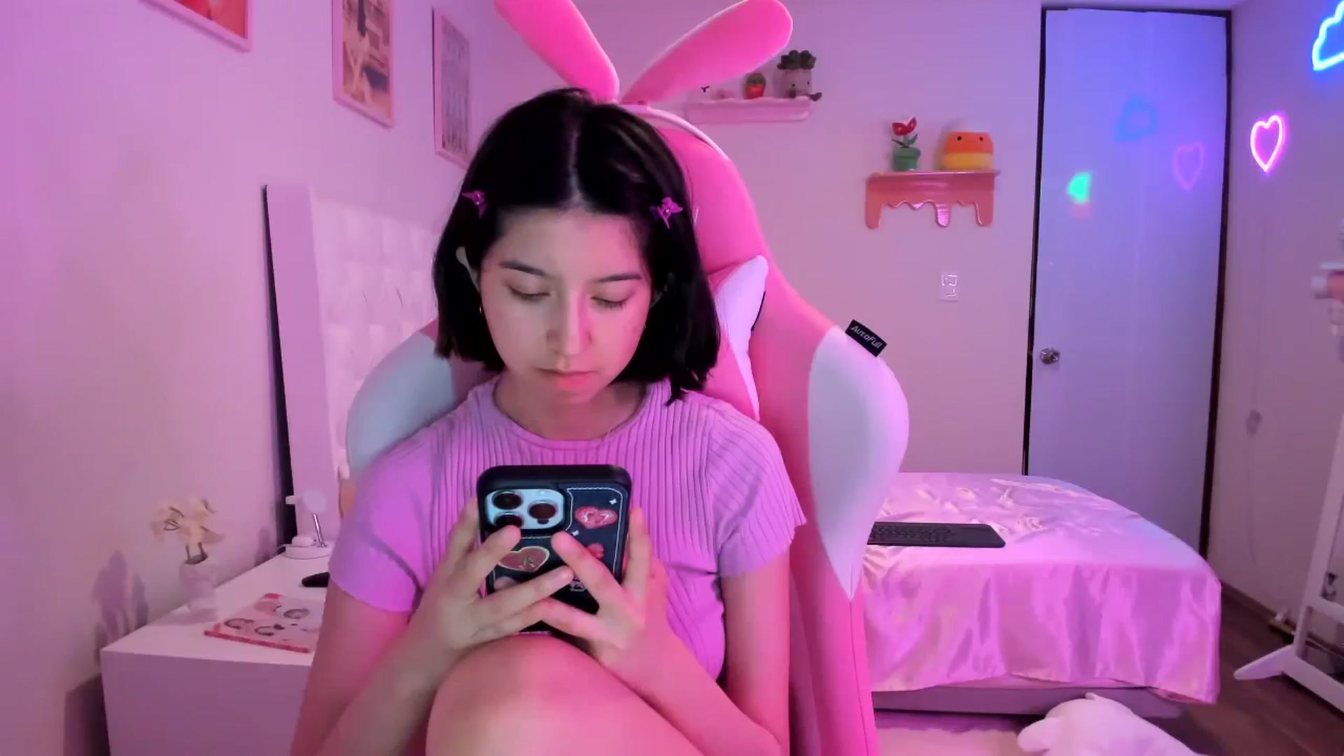 Gallery image thumbnail from Cherrycute666's myfreecams stream on, 08/20/2023, 07:15 image 3 of 20