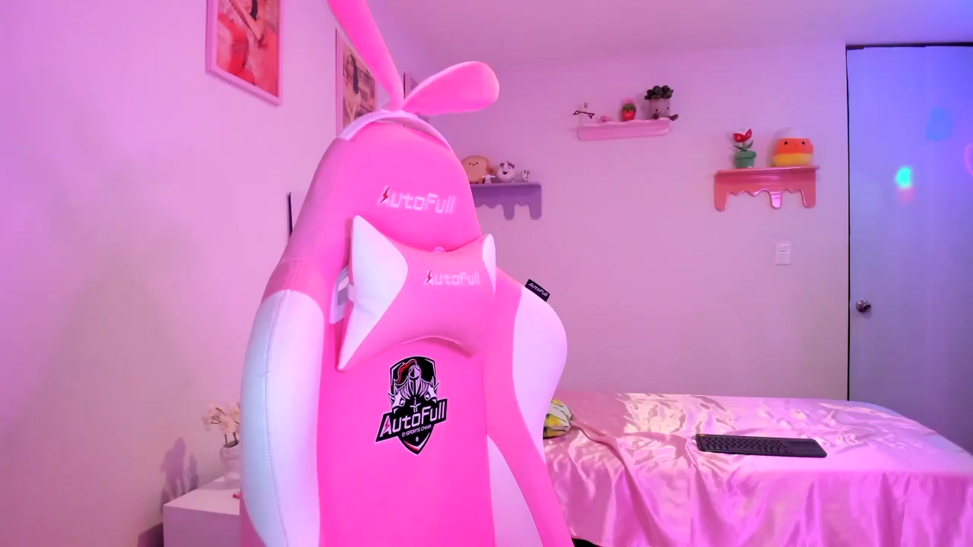 Gallery image thumbnail from Cherrycute666's myfreecams stream on, 08/20/2023, 07:15 image 11 of 20
