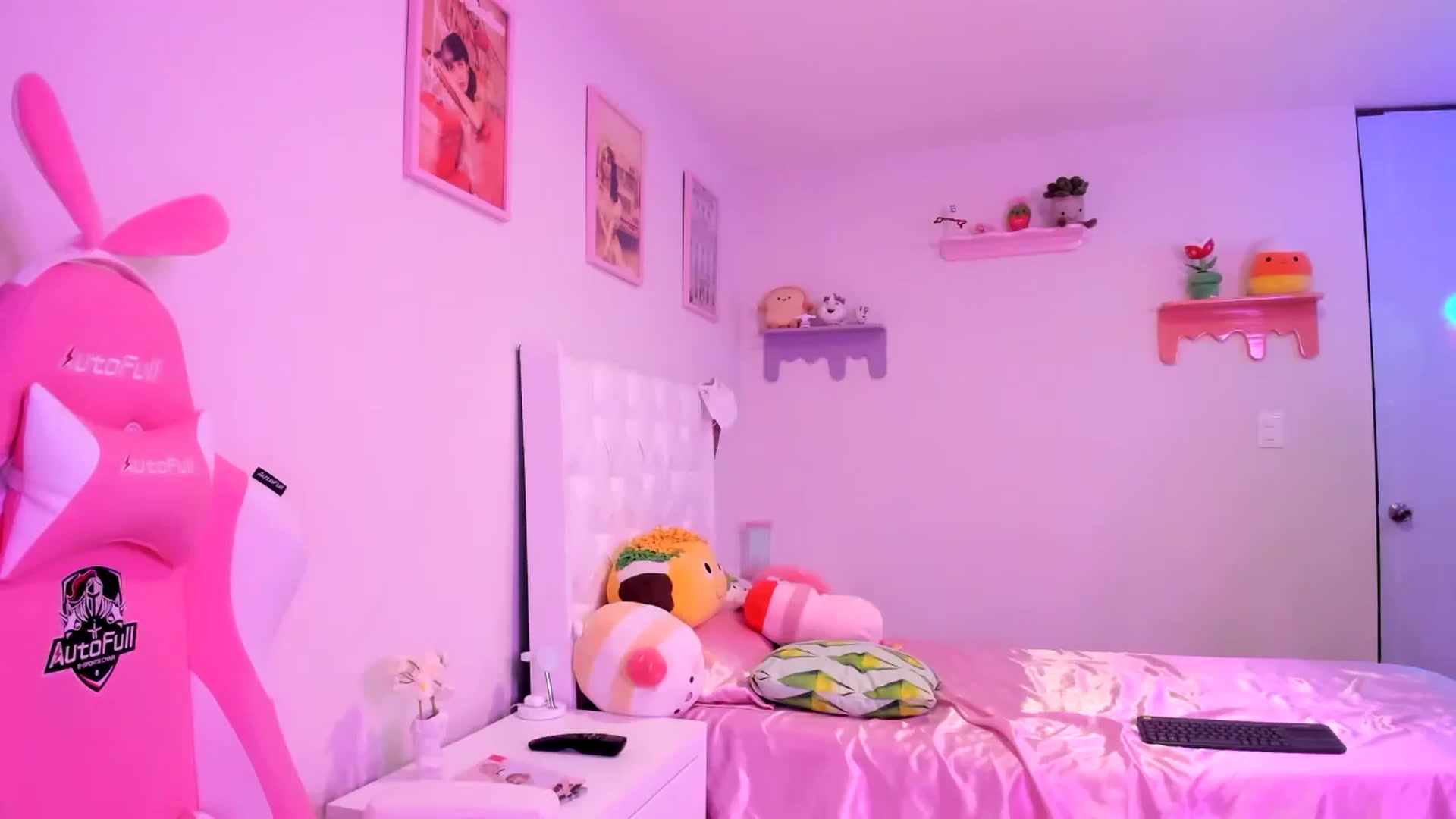 Gallery image thumbnail from Cherrycute666's myfreecams stream on, 08/20/2023, 07:15 image 14 of 20