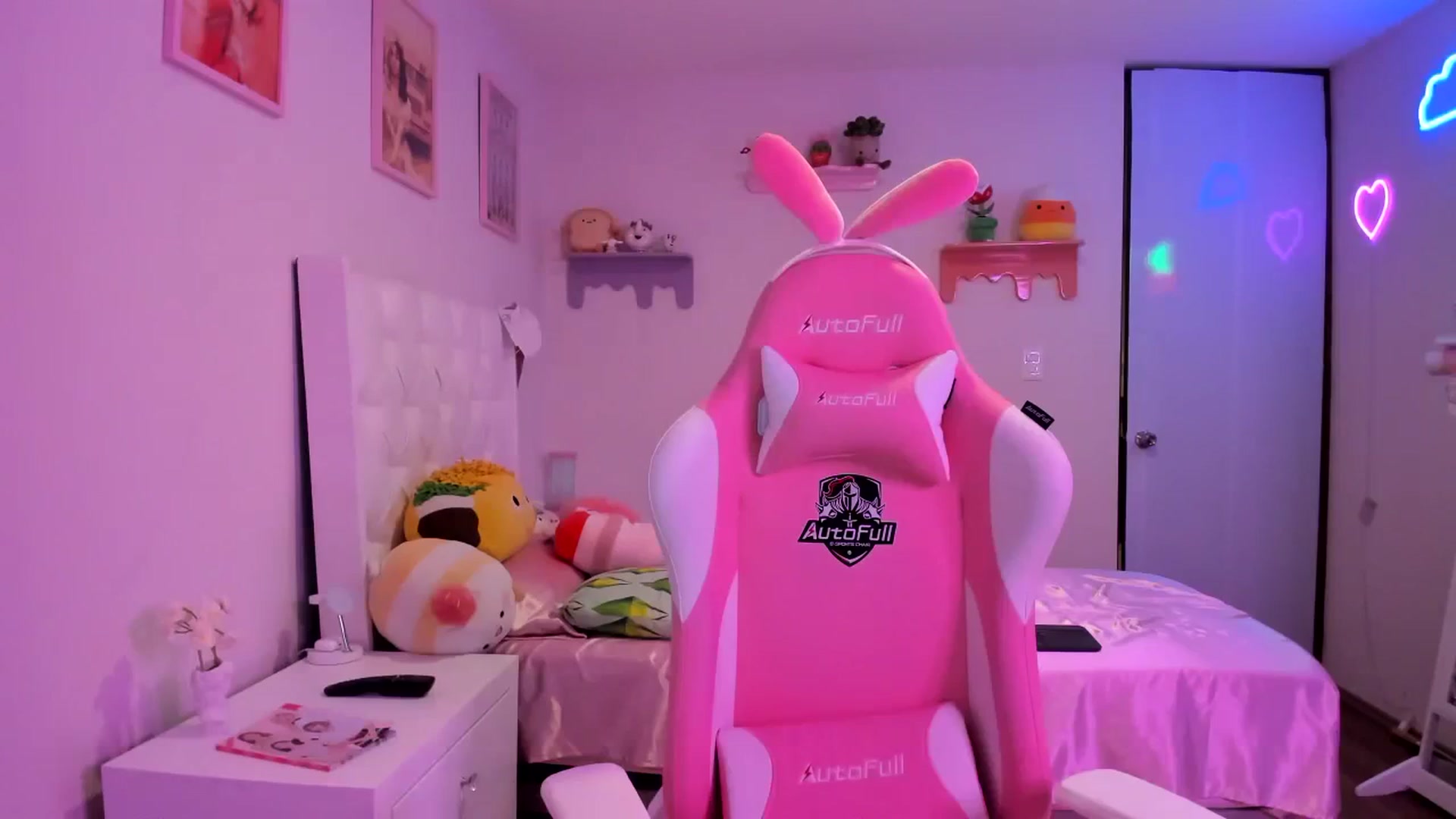 Gallery image thumbnail from Cherrycute666's myfreecams stream on, 08/20/2023, 07:15 image 5 of 20