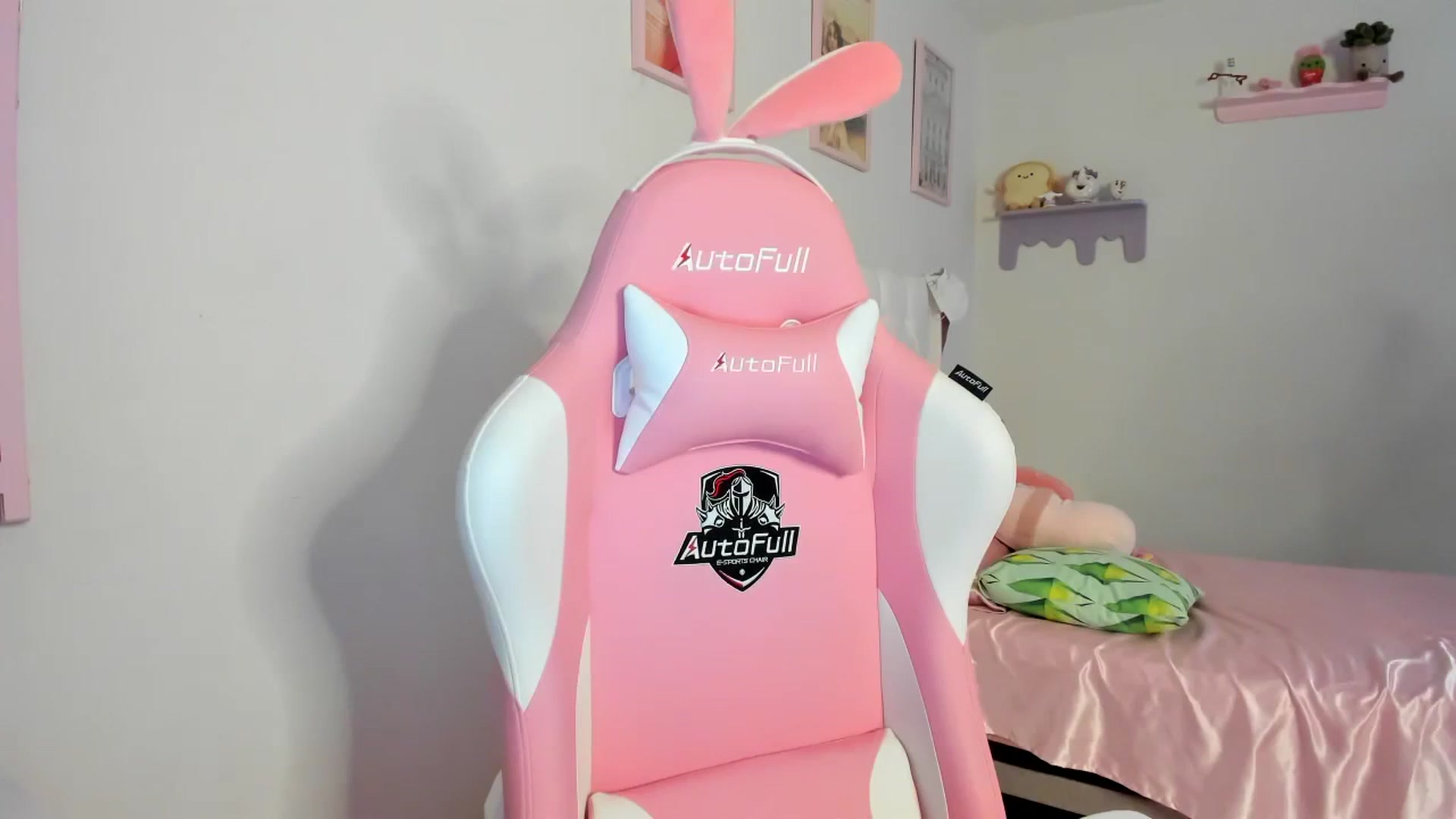 Gallery image thumbnail from Cherrycute666's myfreecams stream on, 08/20/2023, 09:31 image 8 of 20