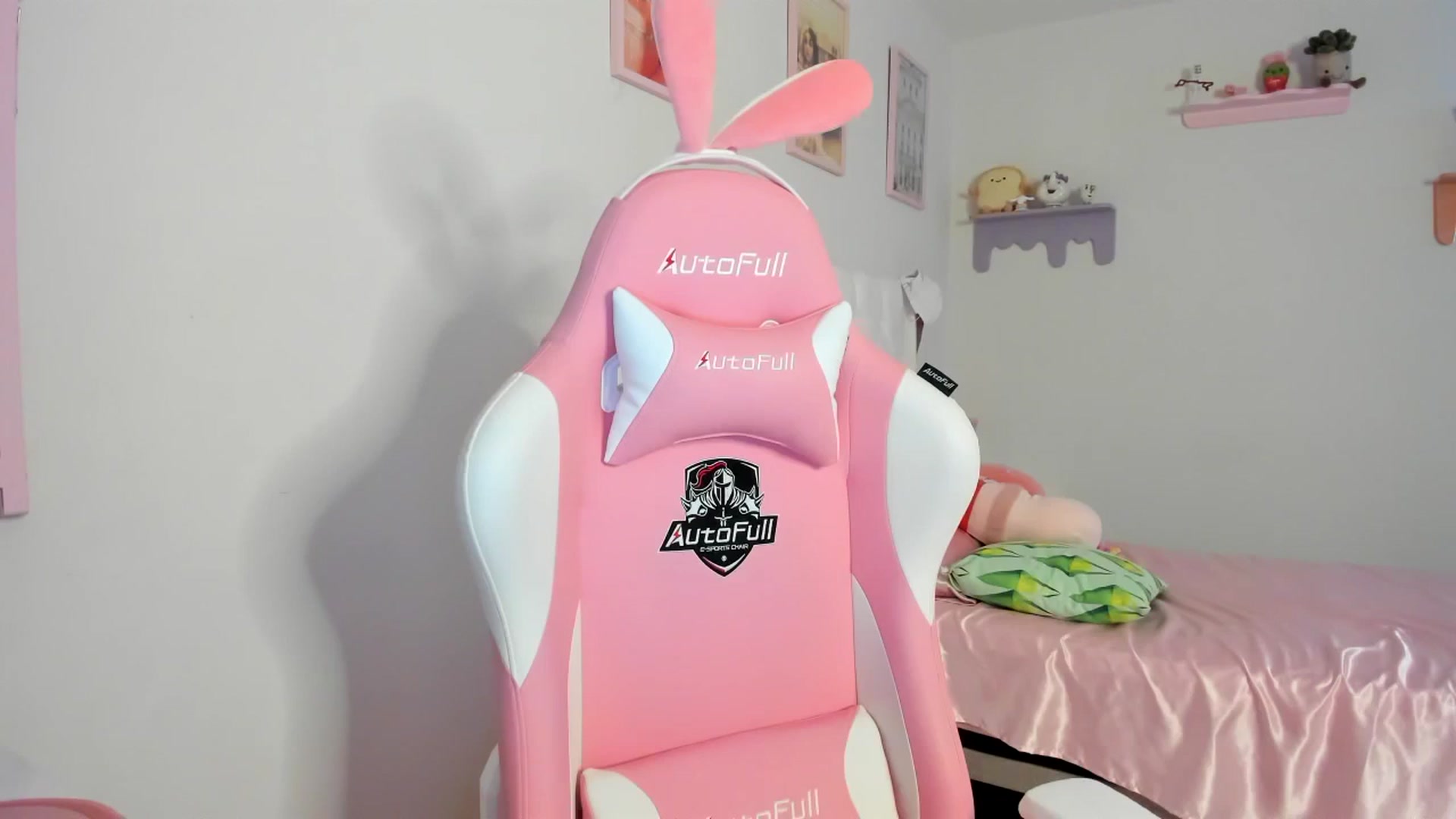 Gallery image thumbnail from Cherrycute666's myfreecams stream on, 08/20/2023, 09:31 image 2 of 20