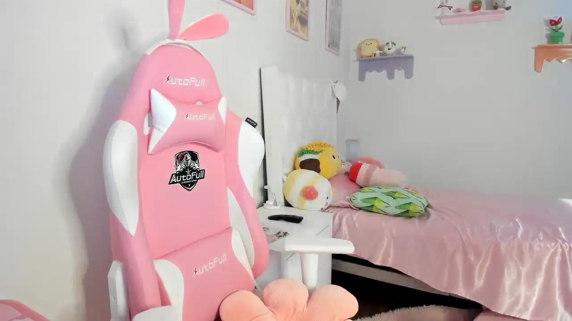 Gallery image thumbnail from Cherrycute666's myfreecams stream on, 08/20/2023, 09:31 image 20 of 20