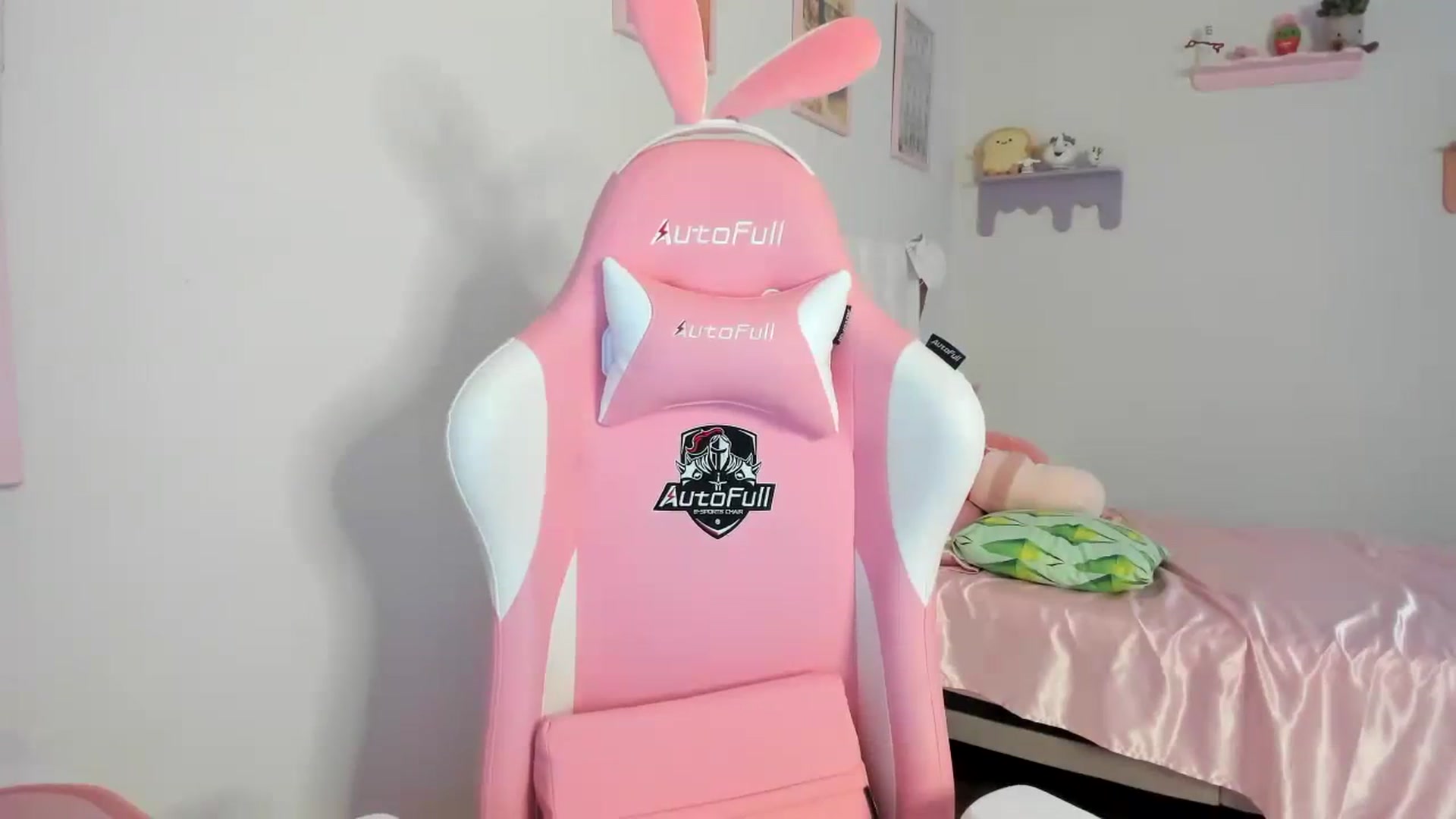 Gallery image thumbnail from Cherrycute666's myfreecams stream on, 08/21/2023, 03:00 image 9 of 20
