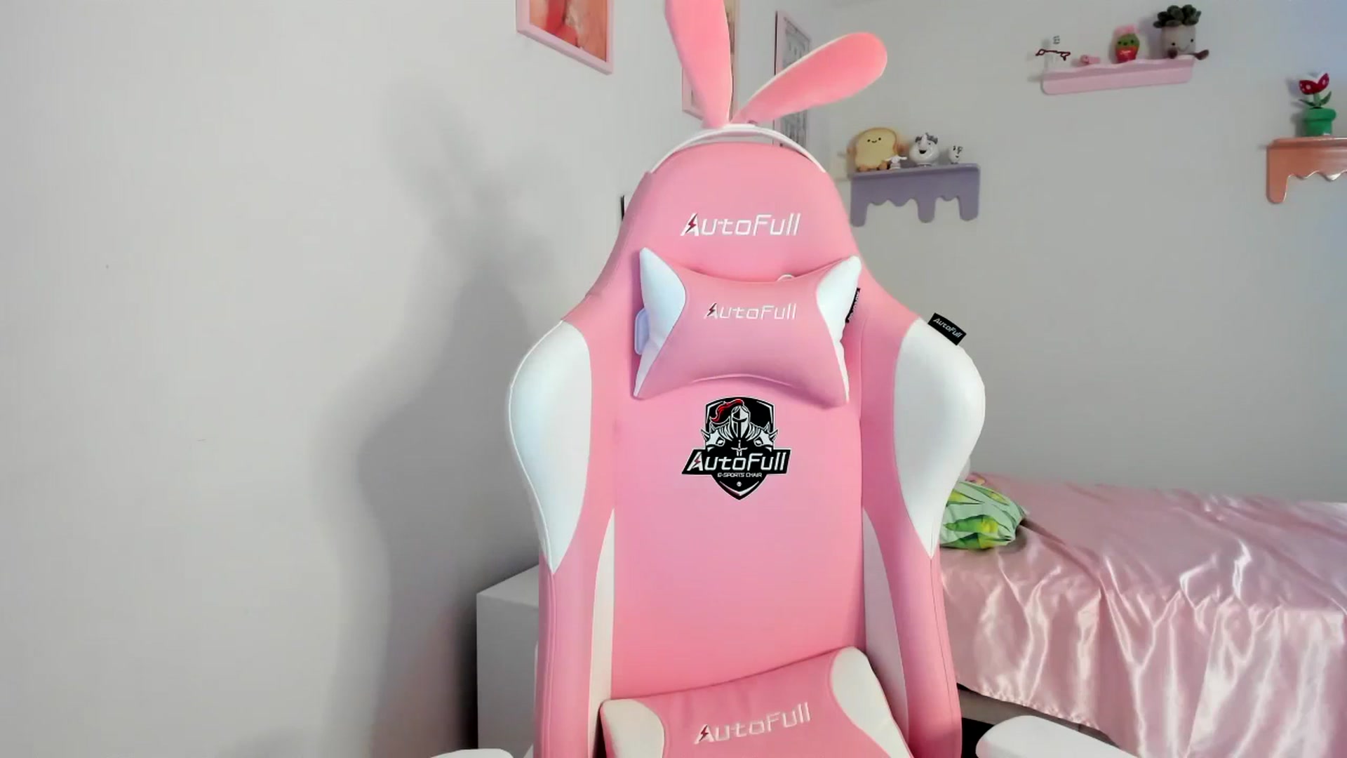 Gallery image thumbnail from Cherrycute666's myfreecams stream on, 08/21/2023, 03:00 image 6 of 20