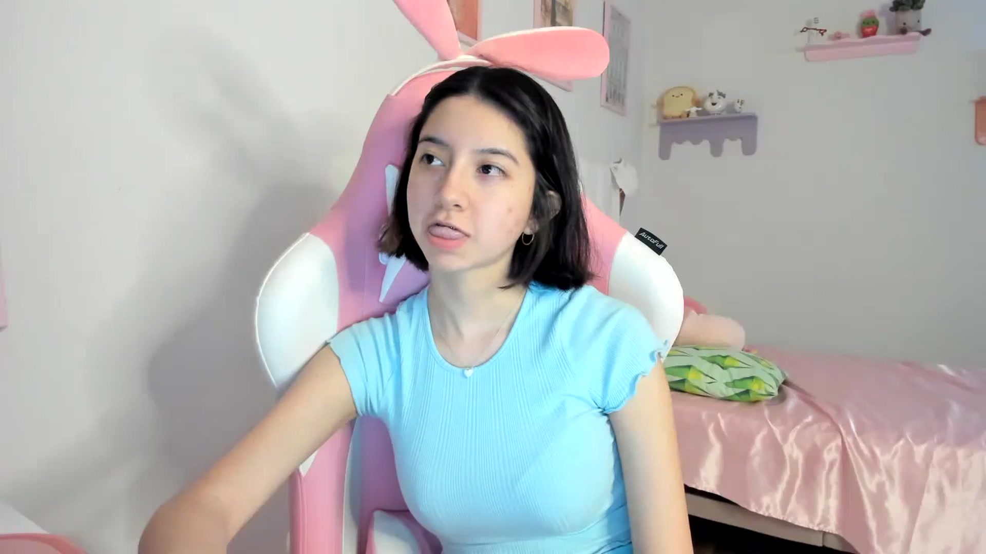 Gallery image thumbnail from Cherrycute666's myfreecams stream on, 08/21/2023, 07:02 image 13 of 20