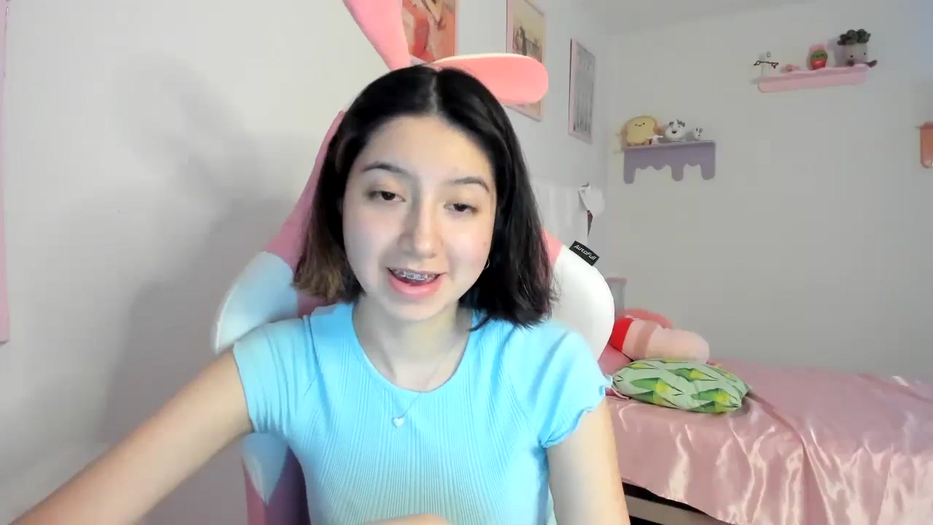 Gallery image thumbnail from Cherrycute666's myfreecams stream on, 08/21/2023, 07:02 image 18 of 20
