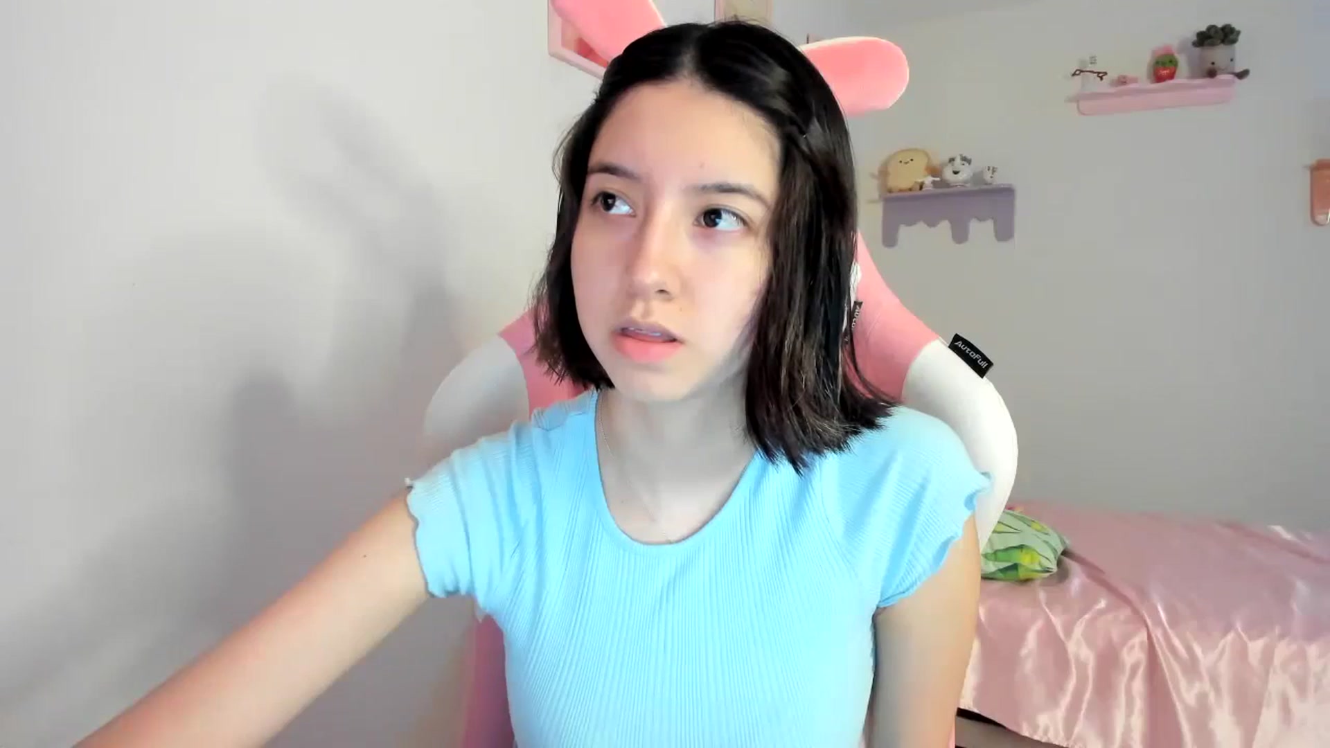 Gallery image thumbnail from Cherrycute666's myfreecams stream on, 08/21/2023, 07:02 image 4 of 20