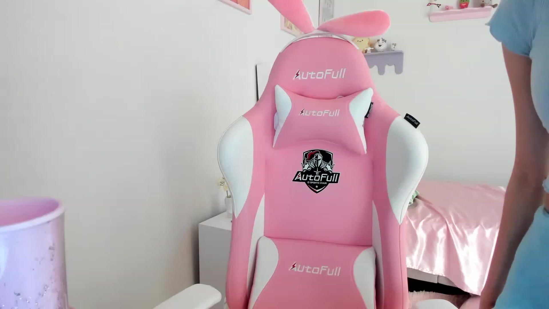 Gallery image thumbnail from Cherrycute666's myfreecams stream on, 08/21/2023, 19:39 image 3 of 20
