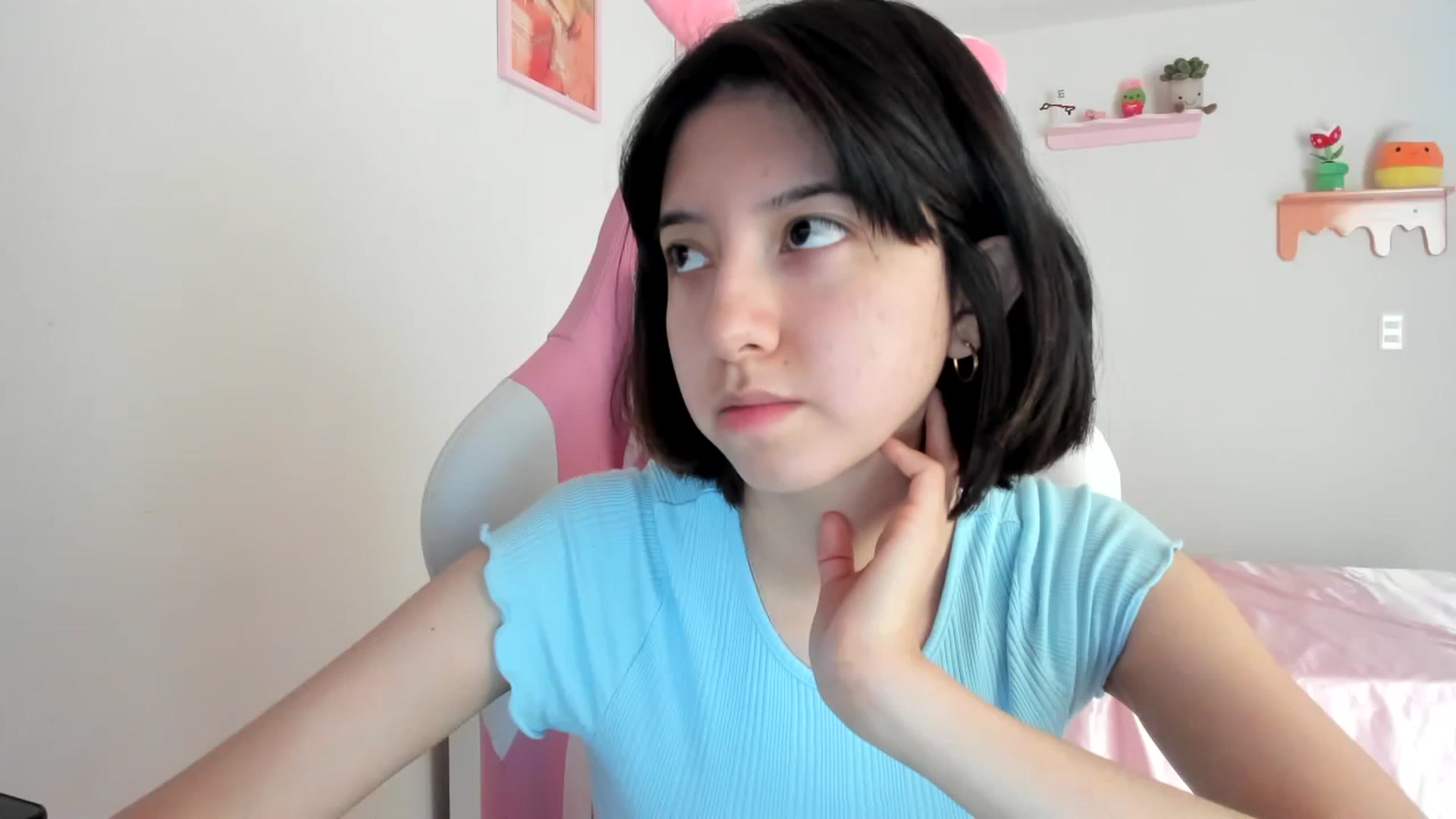 Gallery image thumbnail from Cherrycute666's myfreecams stream on, 08/21/2023, 20:45 image 11 of 20