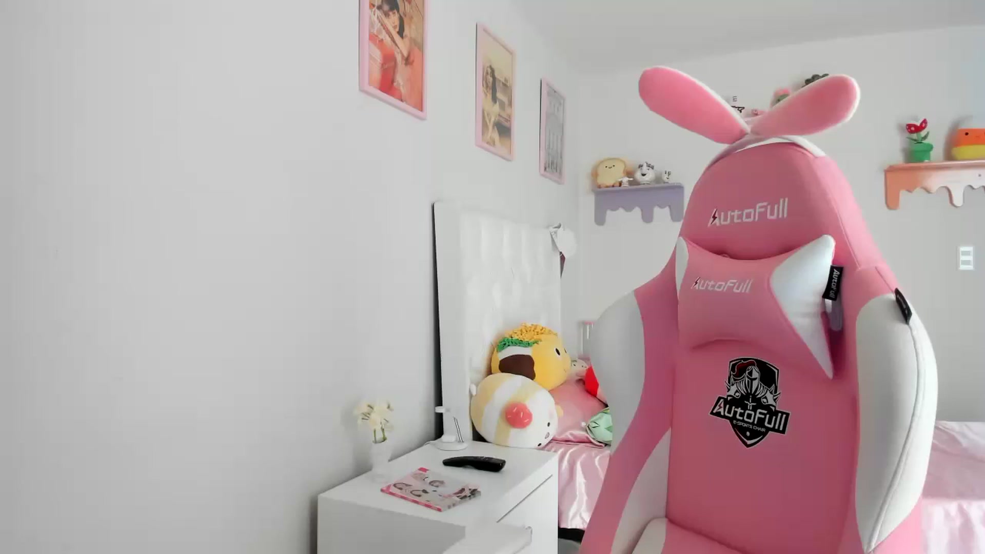 Gallery image thumbnail from Cherrycute666's myfreecams stream on, 08/21/2023, 20:45 image 1 of 20