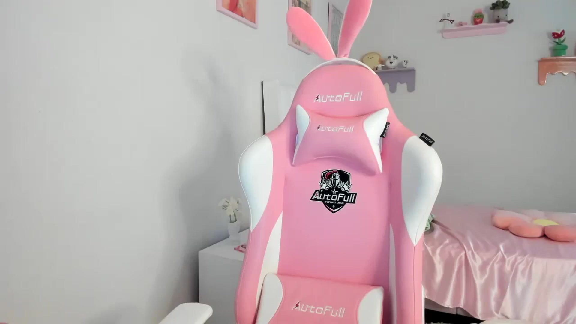 Gallery image thumbnail from Cherrycute666's myfreecams stream on, 08/21/2023, 23:06 image 15 of 20