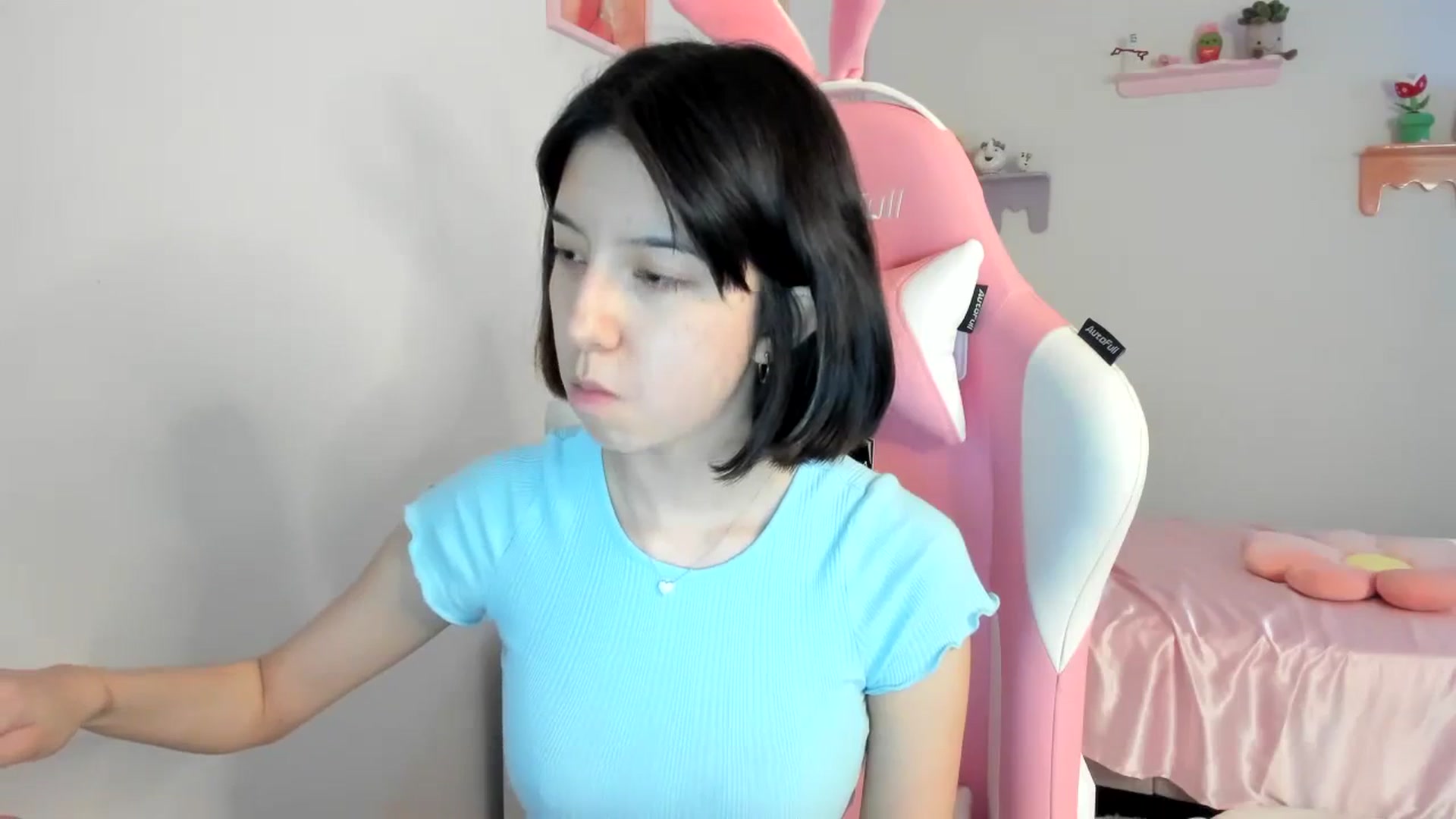Gallery image thumbnail from Cherrycute666's myfreecams stream on, 08/21/2023, 23:06 image 11 of 20