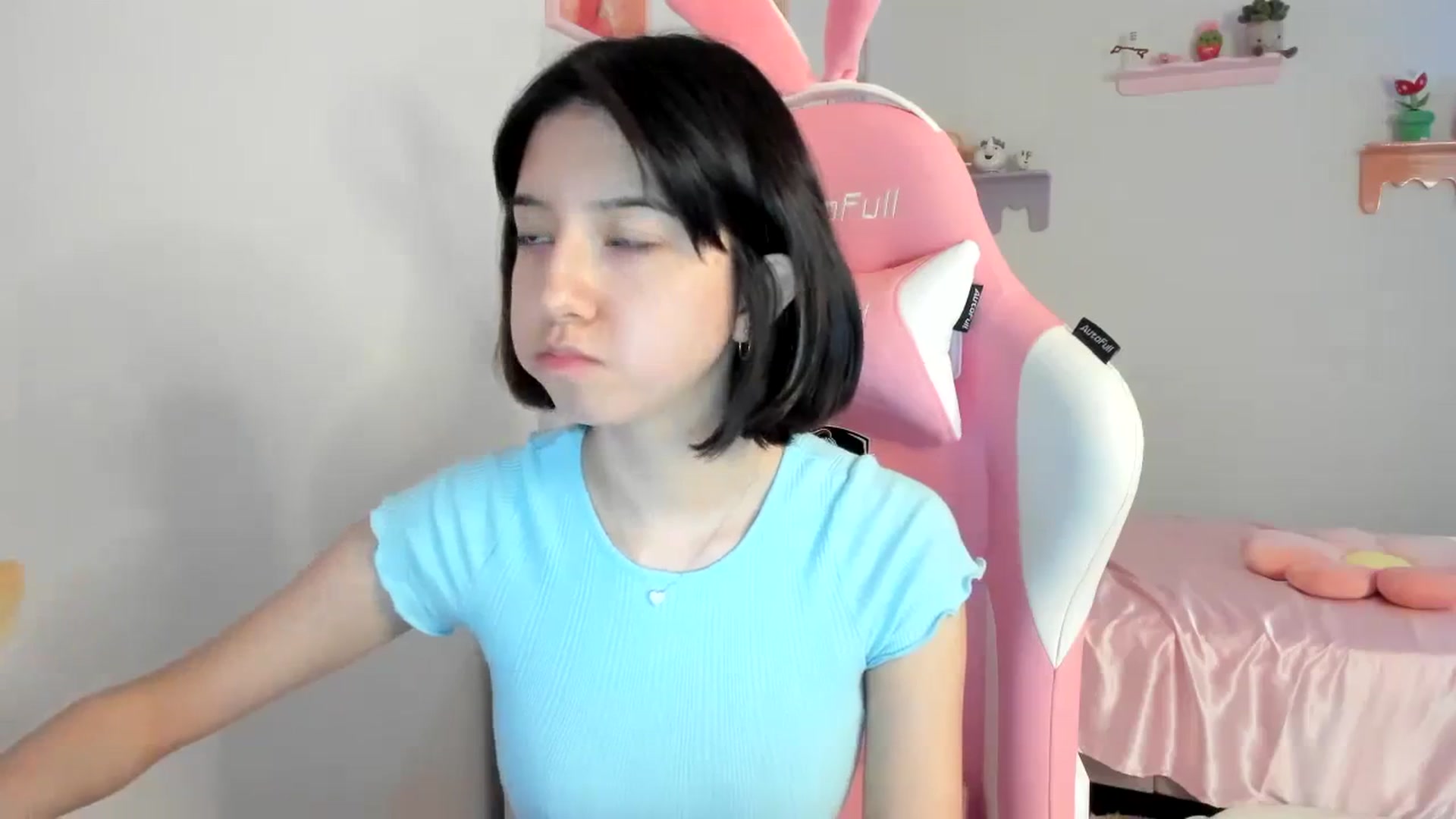 Gallery image thumbnail from Cherrycute666's myfreecams stream on, 08/21/2023, 23:06 image 10 of 20