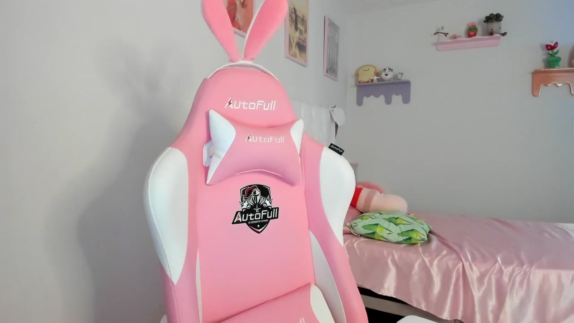 Gallery image thumbnail from Cherrycute666's myfreecams stream on, 08/21/2023, 23:06 image 5 of 20