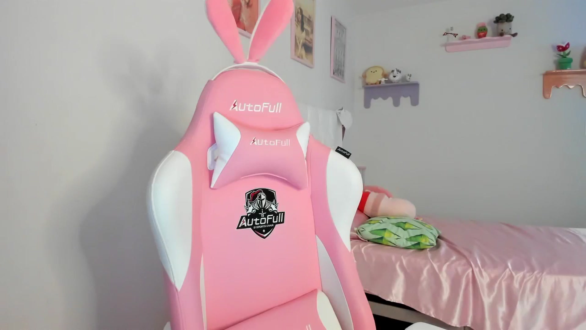 Gallery image thumbnail from Cherrycute666's myfreecams stream on, 08/21/2023, 23:06 image 6 of 20
