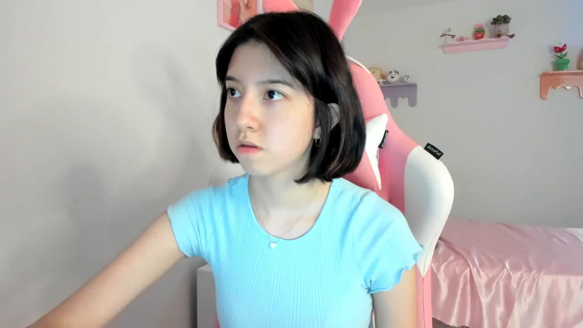 Gallery image thumbnail from Cherrycute666's myfreecams stream on, 08/21/2023, 23:06 image 1 of 20