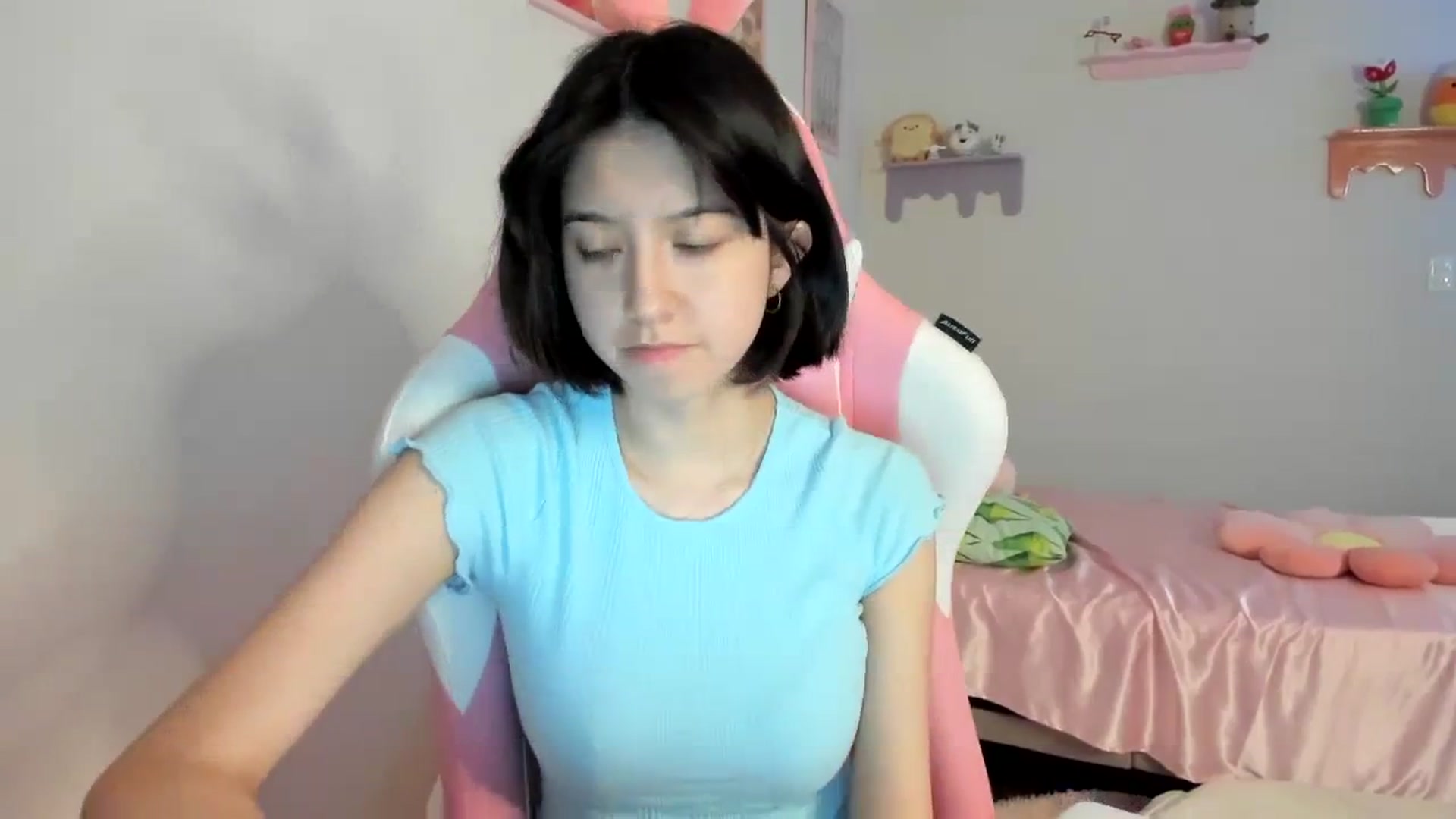 Gallery image thumbnail from Cherrycute666's myfreecams stream on, 08/22/2023, 24:01 image 12 of 20