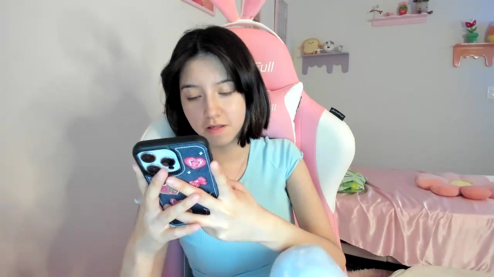 Gallery image thumbnail from Cherrycute666's myfreecams stream on, 08/22/2023, 24:01 image 10 of 20