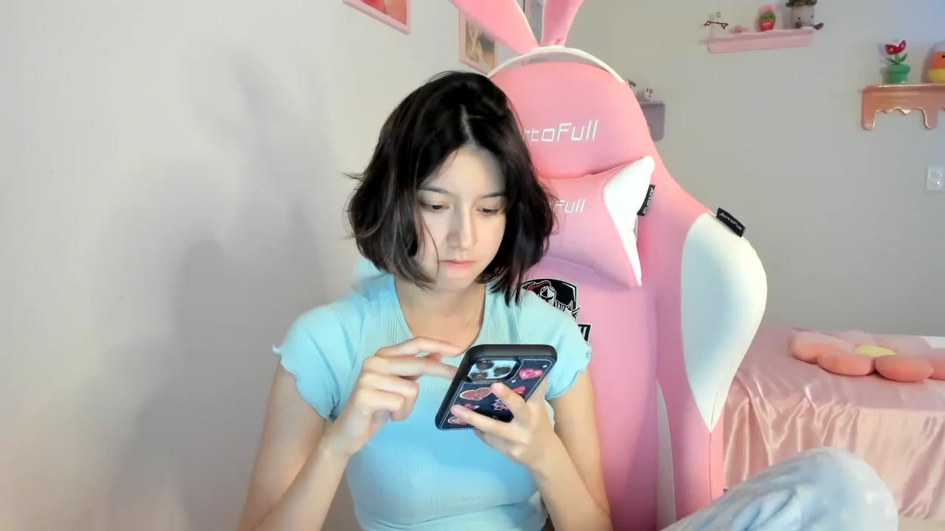 Gallery image thumbnail from Cherrycute666's myfreecams stream on, 08/22/2023, 24:01 image 17 of 20