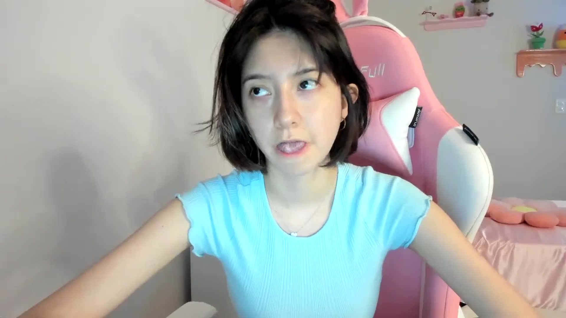 Gallery image thumbnail from Cherrycute666's myfreecams stream on, 08/22/2023, 24:01 image 15 of 20