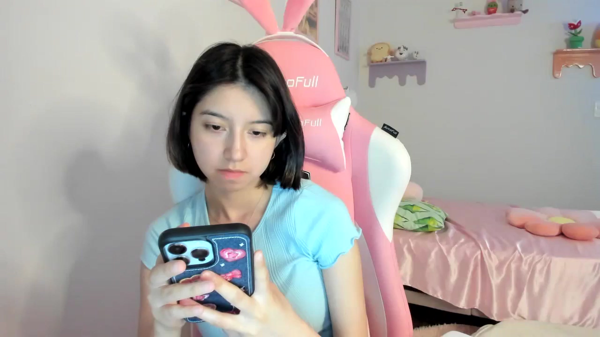 Gallery image thumbnail from Cherrycute666's myfreecams stream on, 08/22/2023, 24:01 image 1 of 20