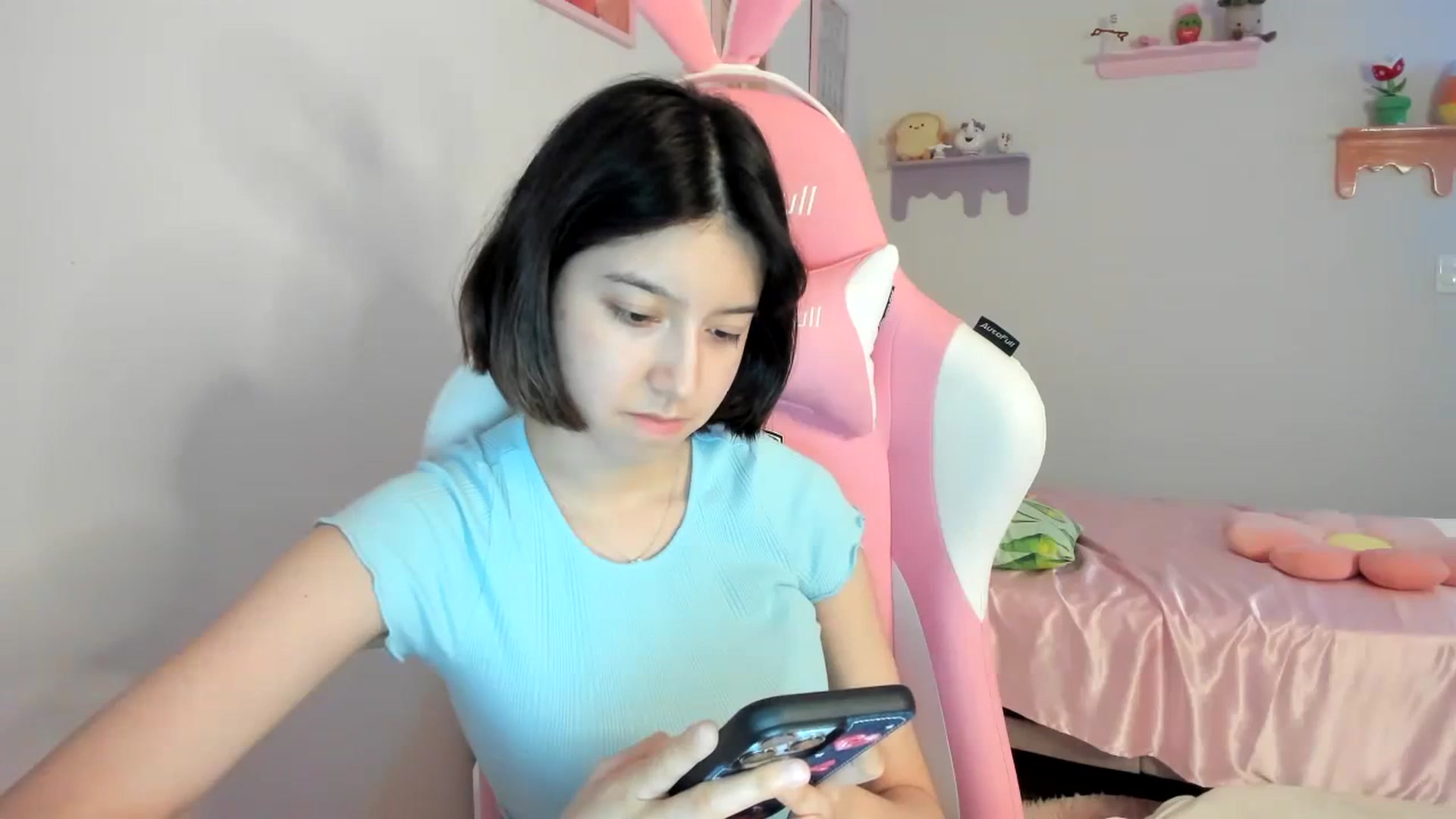Gallery image thumbnail from Cherrycute666's myfreecams stream on, 08/22/2023, 24:01 image 3 of 20
