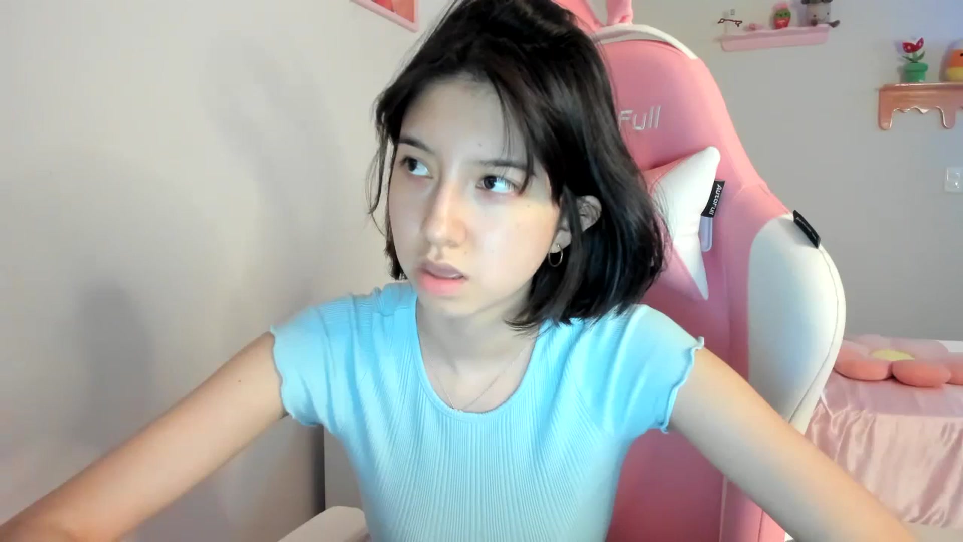 Gallery image thumbnail from Cherrycute666's myfreecams stream on, 08/22/2023, 24:01 image 18 of 20
