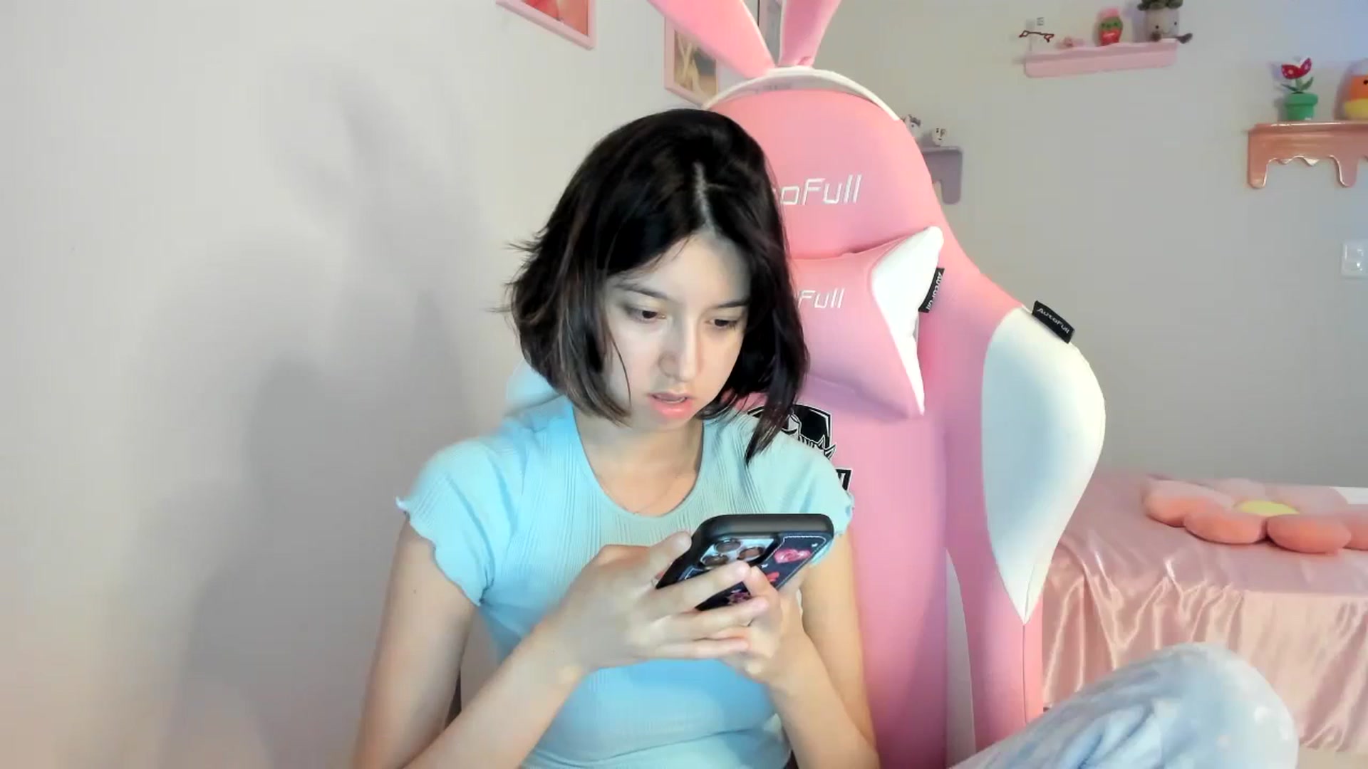 Gallery image thumbnail from Cherrycute666's myfreecams stream on, 08/22/2023, 24:01 image 16 of 20