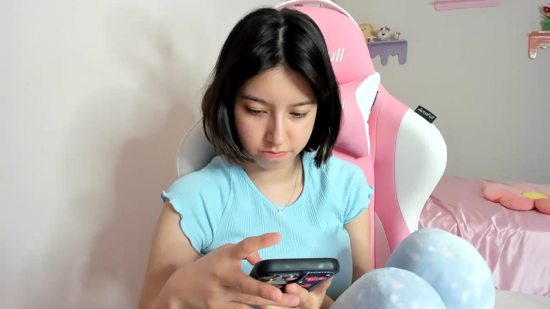 Gallery image thumbnail from Cherrycute666's myfreecams stream on, 08/22/2023, 01:19 image 15 of 20