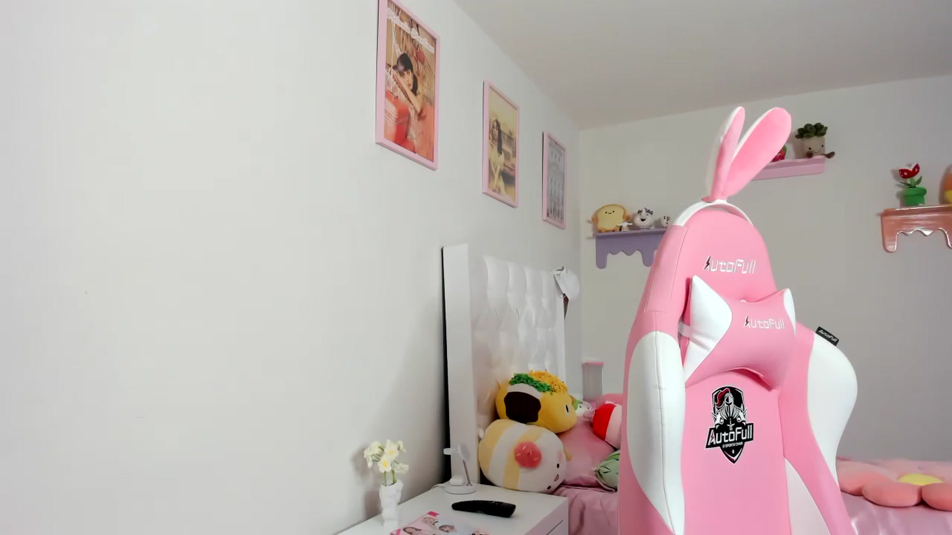 Gallery image thumbnail from Cherrycute666's myfreecams stream on, 08/22/2023, 01:19 image 19 of 20